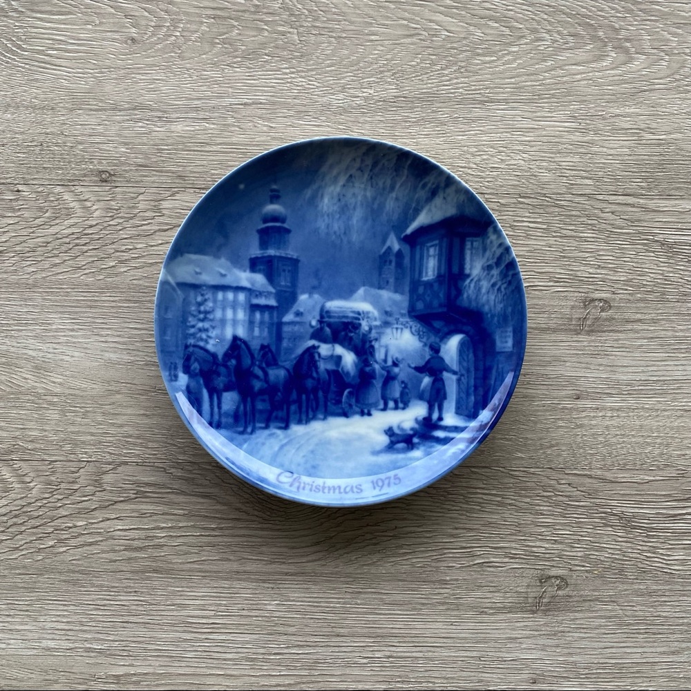 VTG 1975 German Christmas Plate  | Berlin Design Genuine Blue China